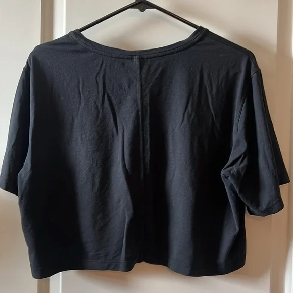 Aritzia Babaton Boxy Crop Tee - Picture 2 of 6